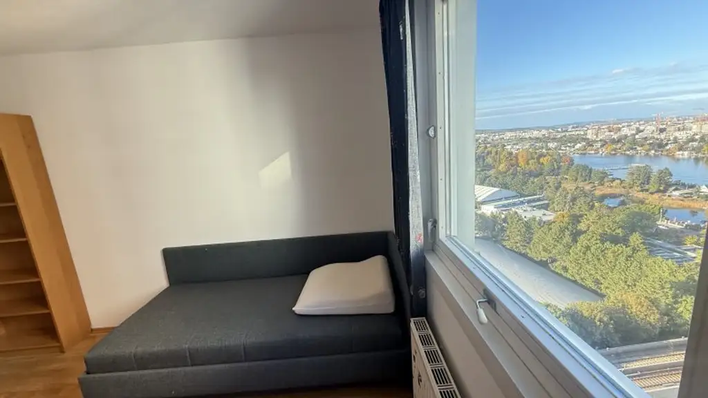 Teilmöblierte 3 Zimmer mit Klima und verglaster Loggia ***** spektakulärer Weitblick + optionaler Garagenstellplatz *****