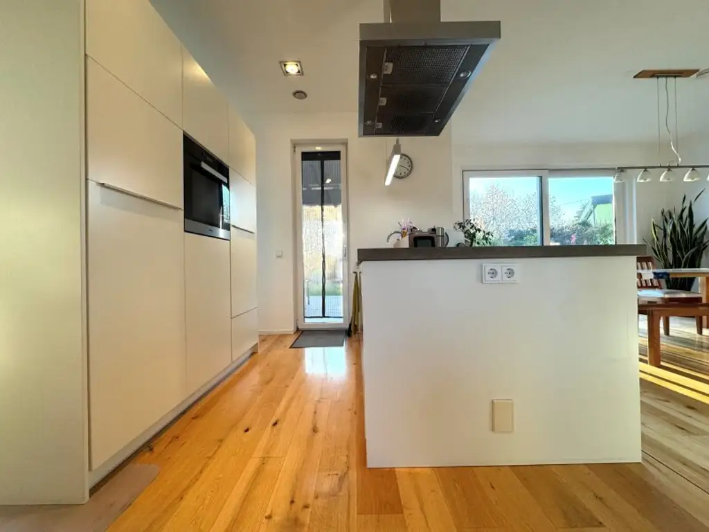 Modernes Einfamilienhaus mit exklusivem Schwimmteich/Naturpool