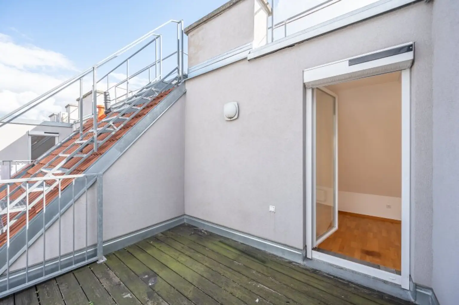++NEU++ Stylische Maisonette im Dachgeschoss – 3 Zimmer mit Sonnenterrasse