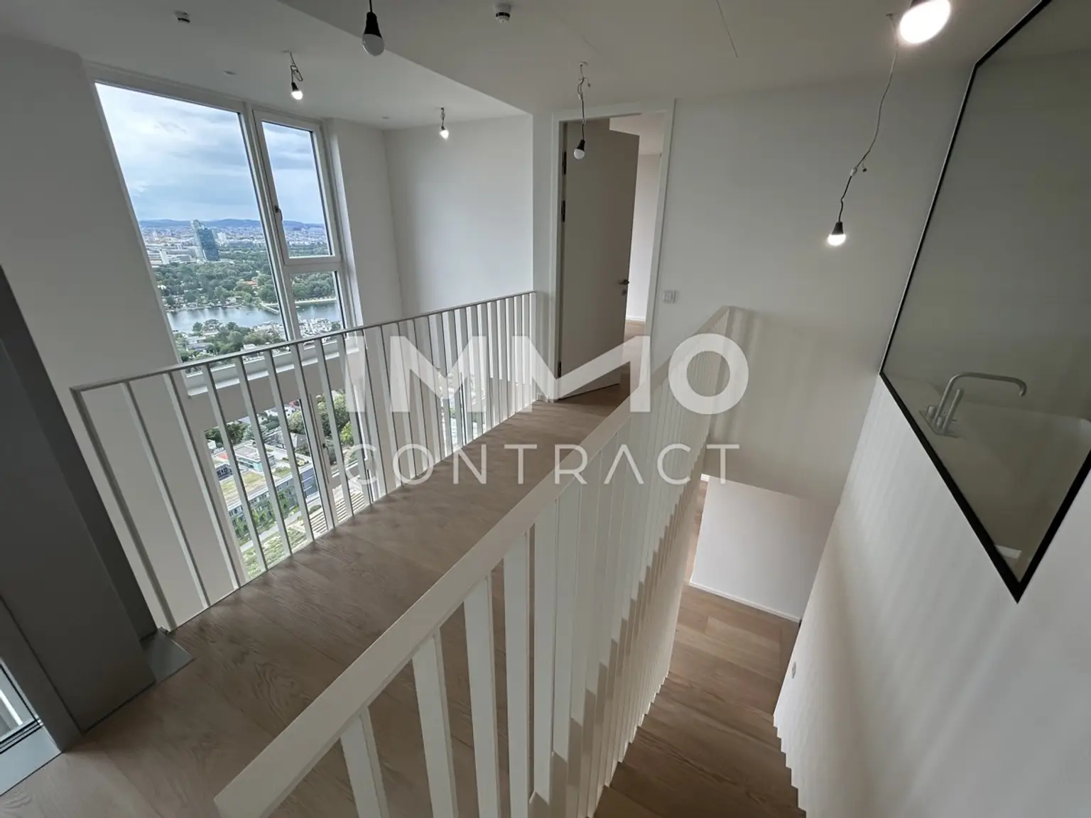 Exklusive Penthouse Wohnung auf 2 Etagen mit atemberaubenden Ausblick auf die Donau und die Innenstadt!