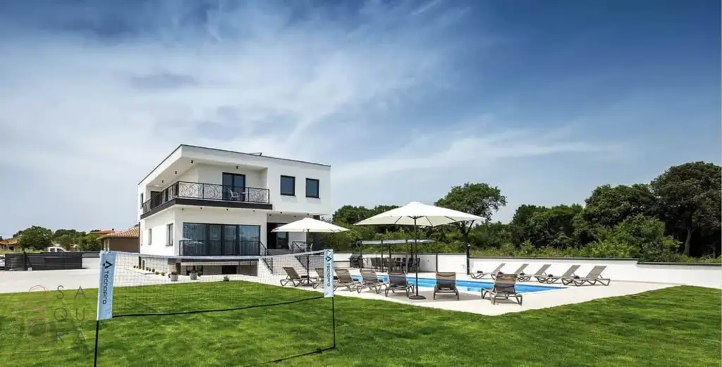 Modernes Anwesen in Pula – Mediterraner Luxus und Investitionschance