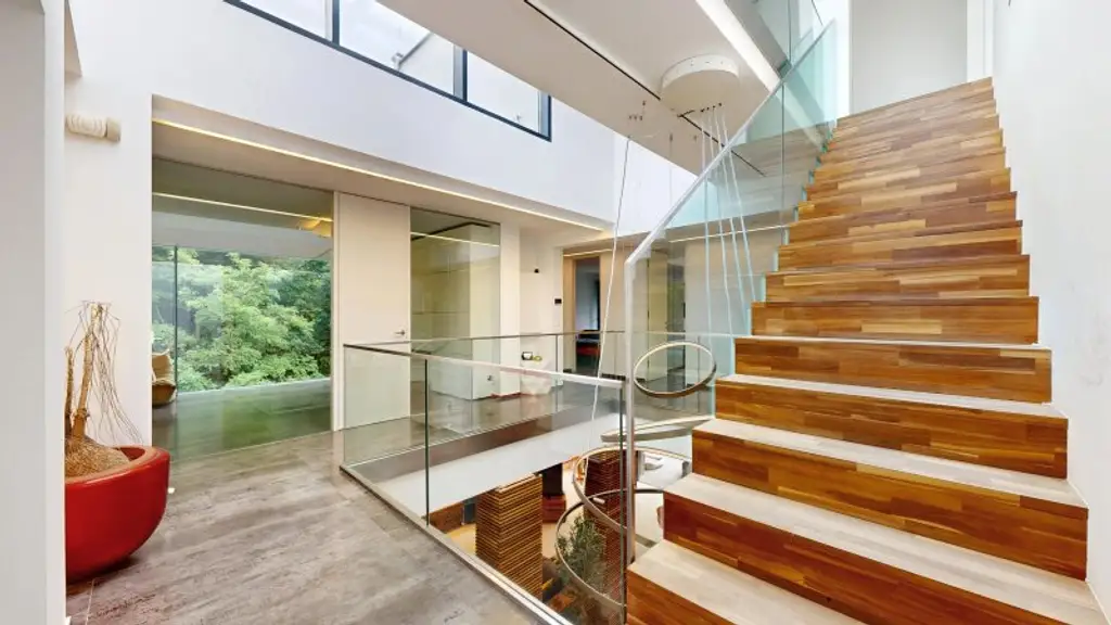 Luxusvilla mit Infinitypool in absoluter Ruhelage in Hinterbrühl – Exklusives Anwesen mit Top-Ausstattung