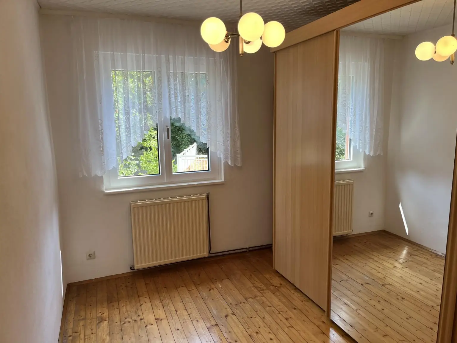 Zimmer 2 im OG ca. 10,1 m²