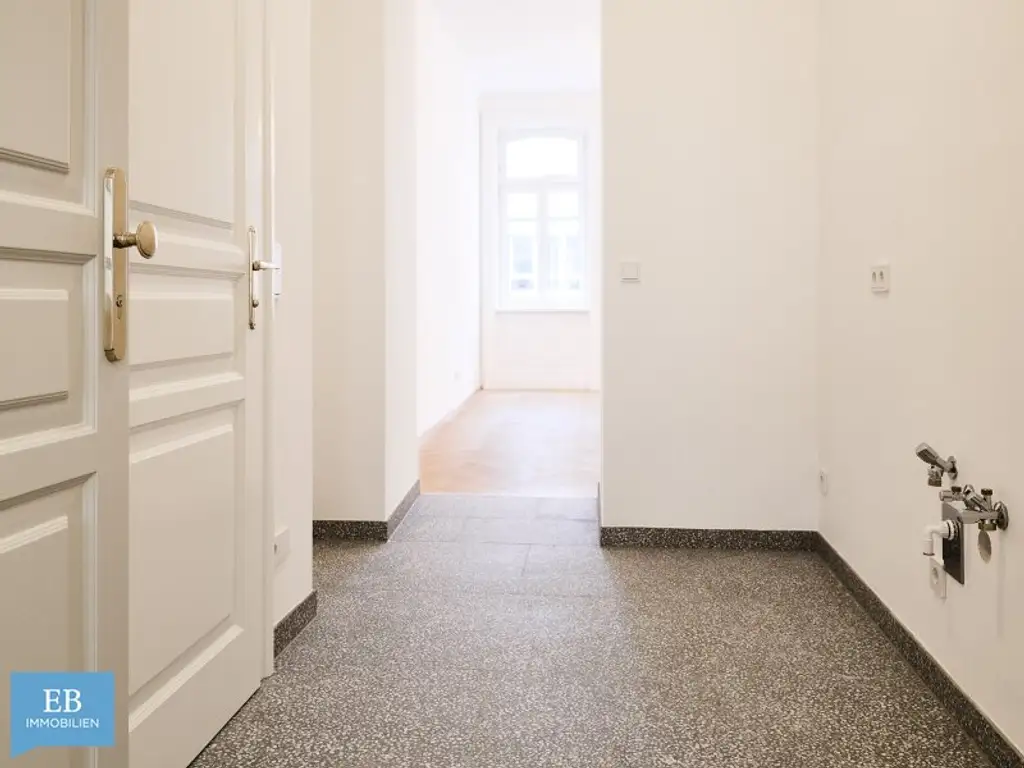 ALTBEWÄHRT TRIFFT AUF AVANTGARDE - Schöne Garconniere im 8ten Bezirk!