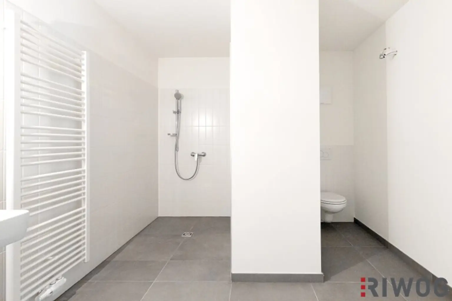 ERSTBEZUG nach Sanierung | Komplett hofseitiges Loft mit Balkon | Raumhöhe bis zu ca. 4,95 m | Büro/Praxis Nutzung und Kurzzeitvermietung möglich