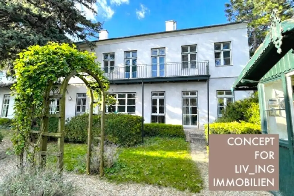 4 Zimmer Altbauflair in Altwiener Fuhrwerkerhaus. 88m2. Idyllischer Allgemeingarten. Sanierungsbedarf. Nahe Schloss Schönbrunn &Hietzing.