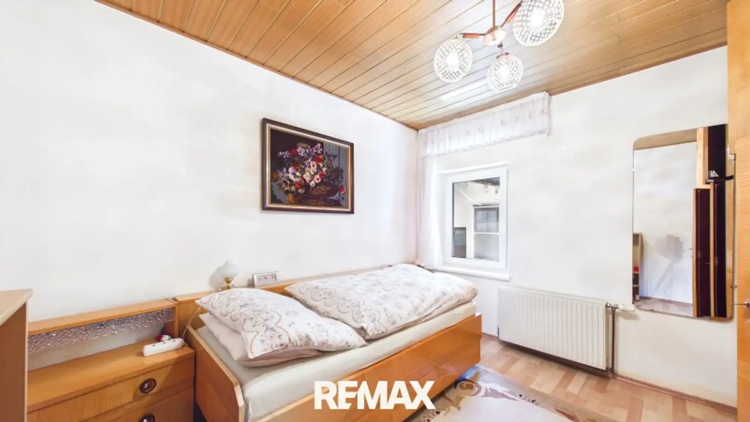 Schlafzimmer 1