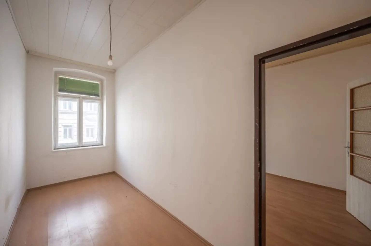 ++NEU++ Sanierungsbedürftige 2-Zimmer Altbau-Wohnung