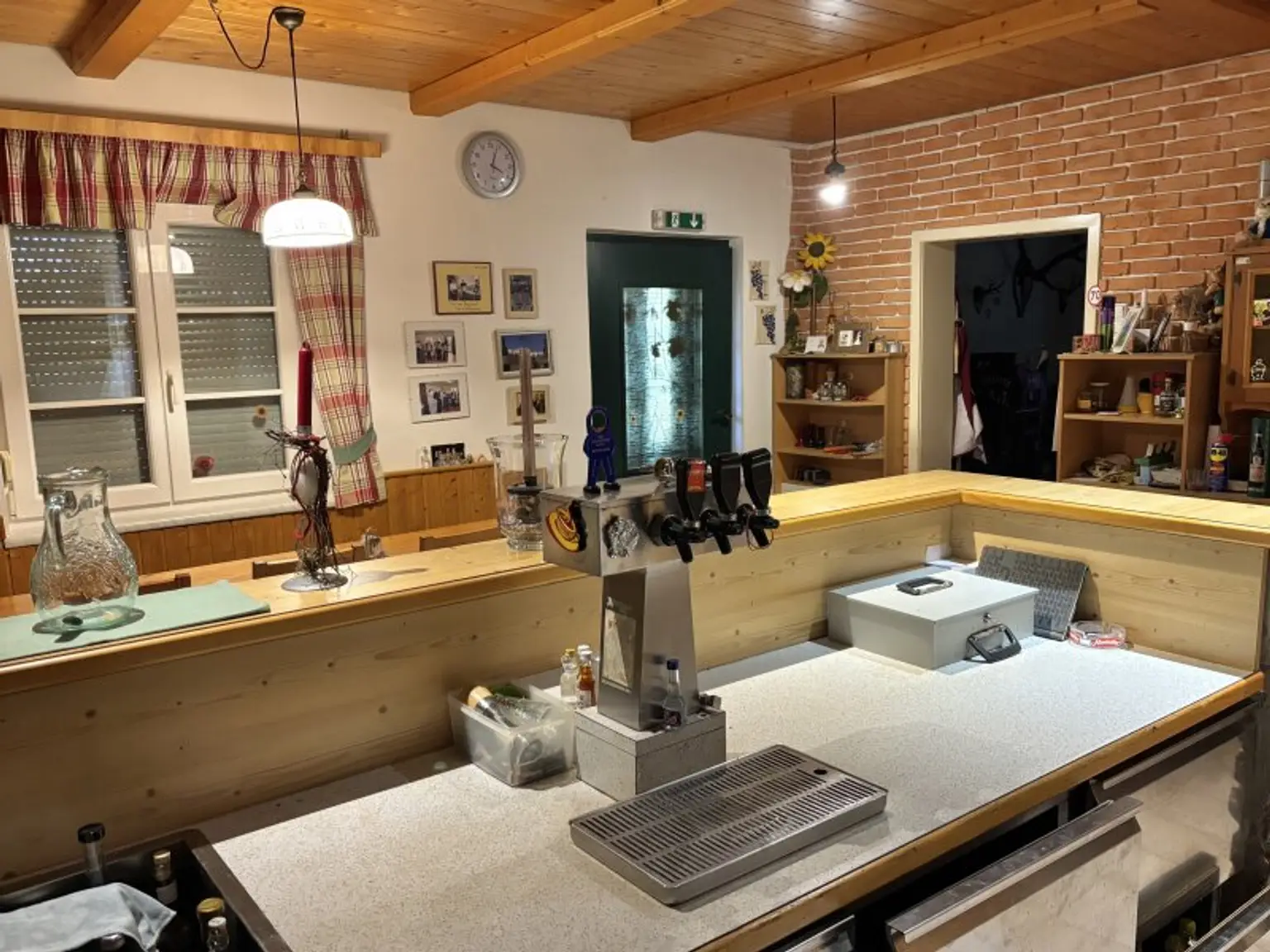 ** LEGENDE IN DER WEINIDYLLE ** D. Ehrensdorf !! Gepflegtes Haus mit ca. 245 m2 Nfl. in gediegener Ortsrandlage - Hauptwohnsitz möglich !!