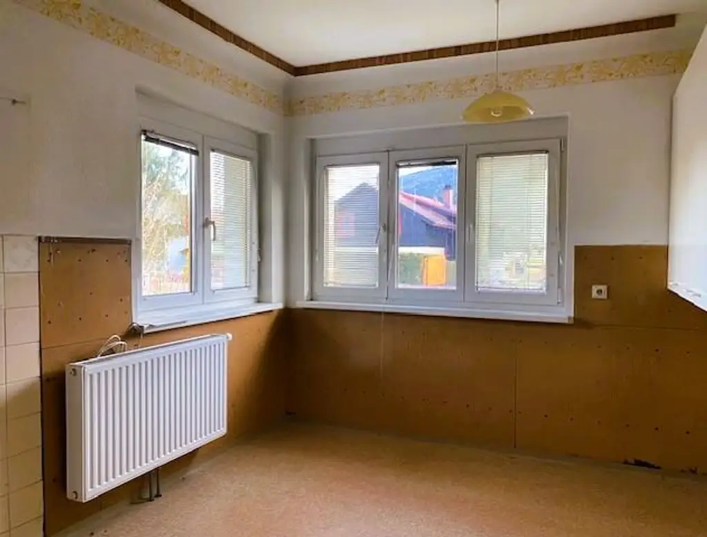 Einfamilienhaus am Stadtrand von Gloggnitz! Garten und romantisches Nebengebäude!