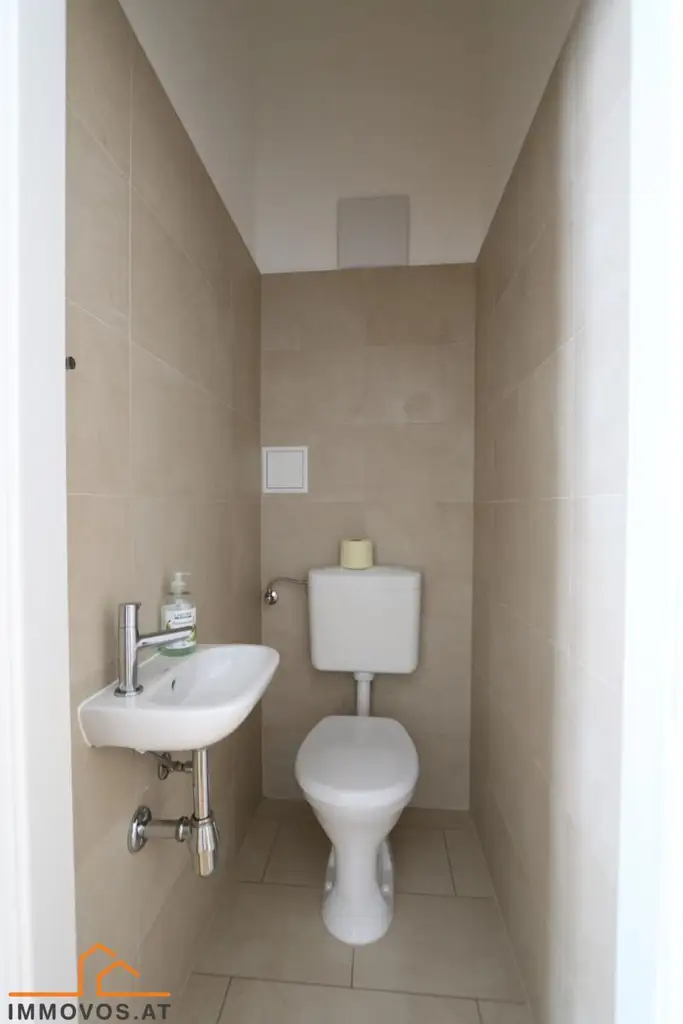 Gelegenheit: 4-Zimmer-Altbau MIT  Balkon an der Grenze 7./8 im 2. Lift-Stock