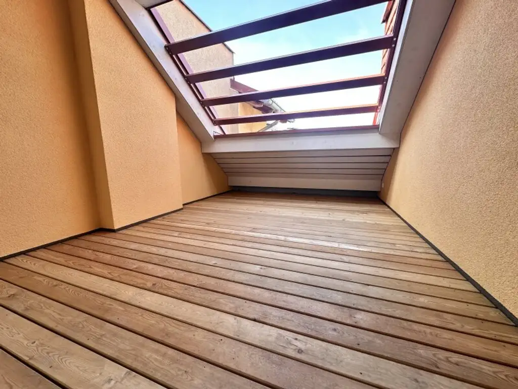 TOP Sanierte Wohnung im Dachgeschoss - Mit Schlossbergaussicht