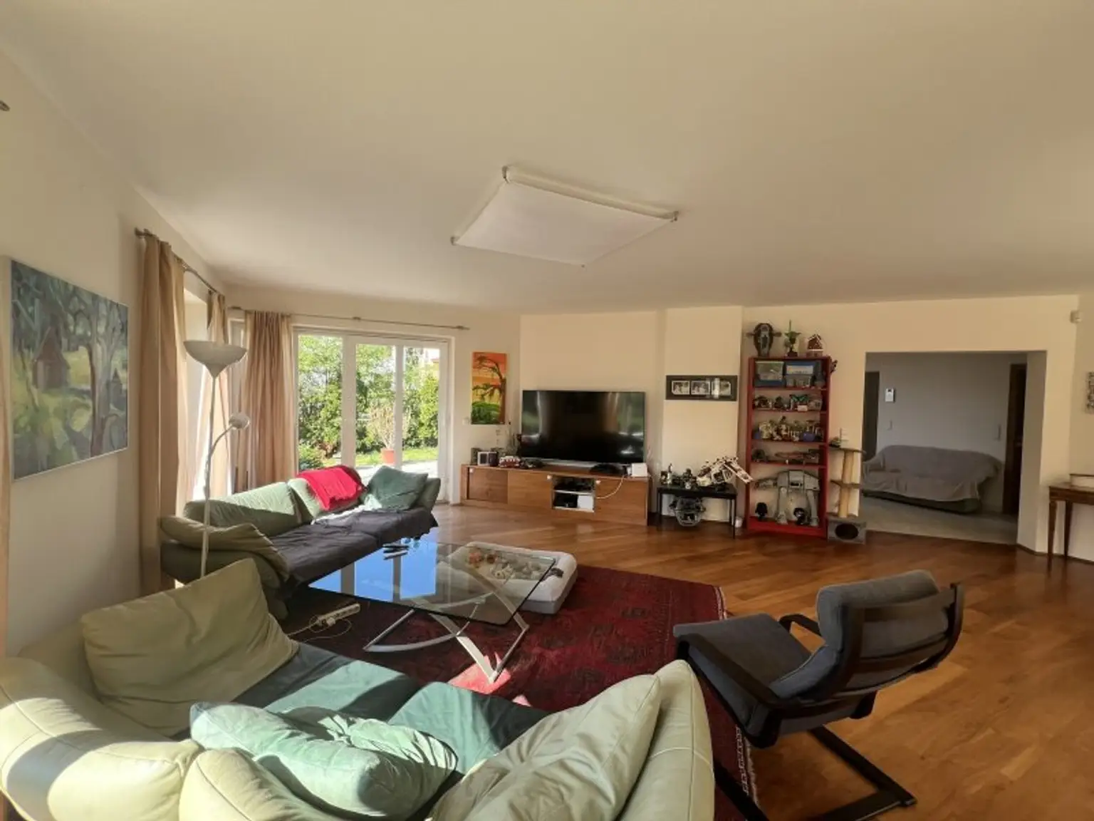 Moderne, zentrumsnahe Familienvilla mit großem Garten in gefragter Grünruhelage (!)