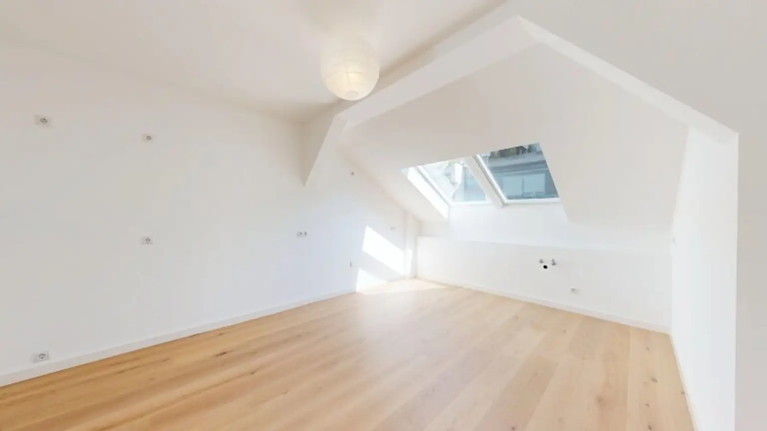PROVISIONSFREI--Bezaubernde Dachgeschosswohnung | Erstbezug nach Sanierung | Klimaanlage | Terrasse | Lift