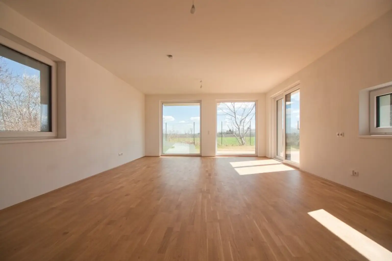 EINFAMILIENHAUS IN RUHELAGE | Ziegelhaus | großzügig, hell & hochwertig ausgestattet | mit Garten & Stellplatz