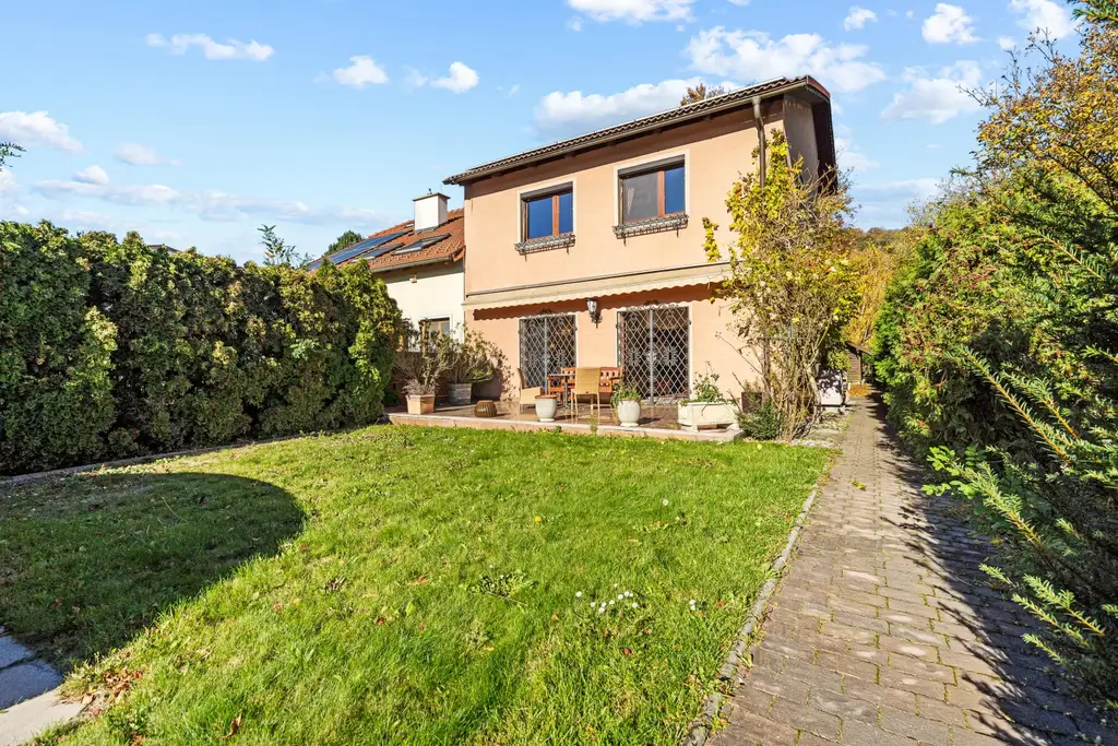 "Lage, Lage, La(n)genzersdorf! - Haus mit Pool auf Eigengrund"