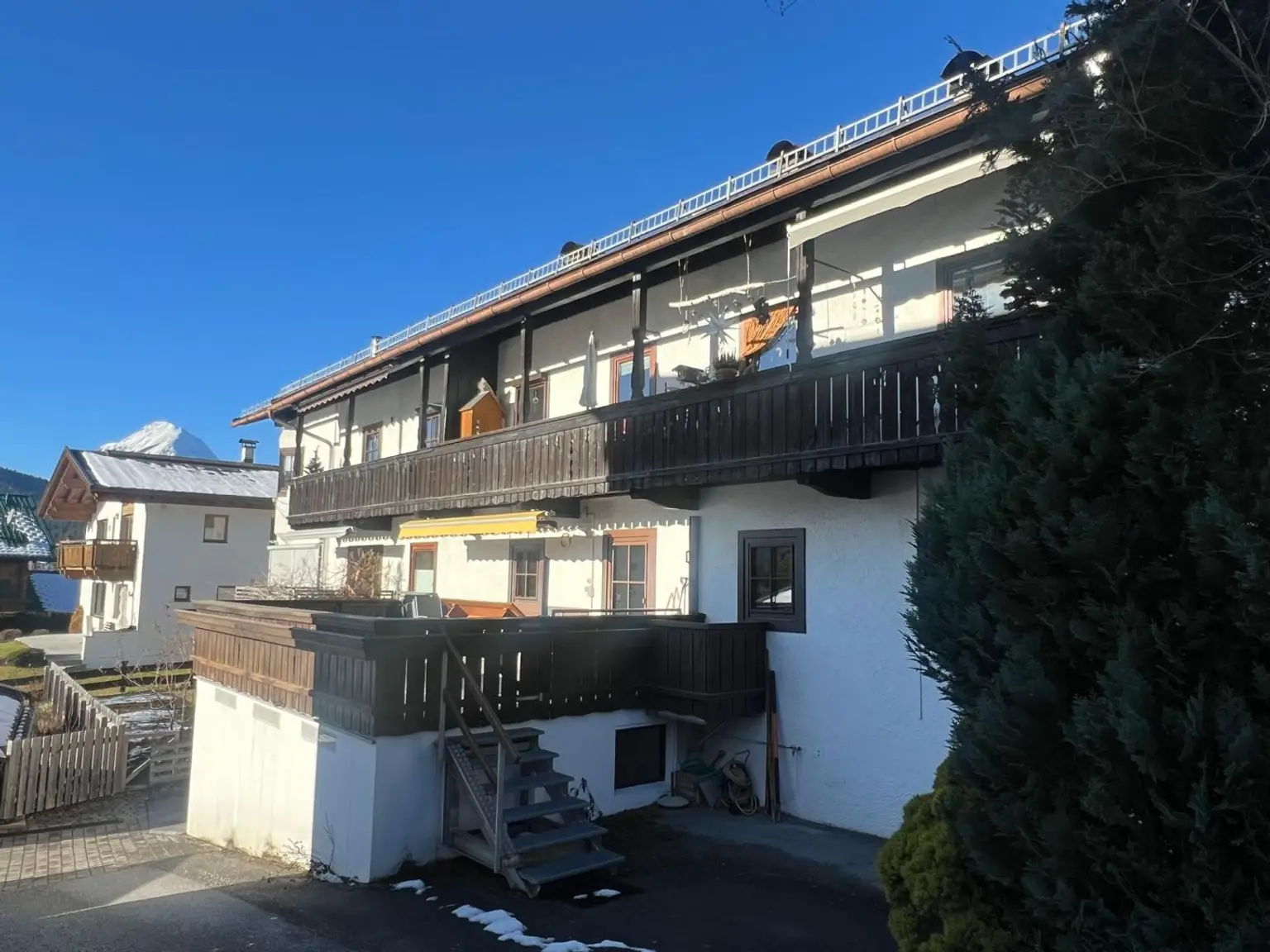 Aussenansicht Südseite mit Terrasse