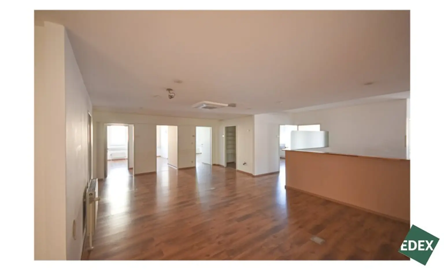 Großflächige Ordination mit guter Anbindung