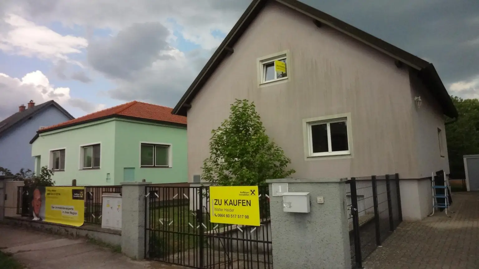 * Gelegenheit *  Einfamilienhaus mit viel Wohnfläche, Keller und Garten!