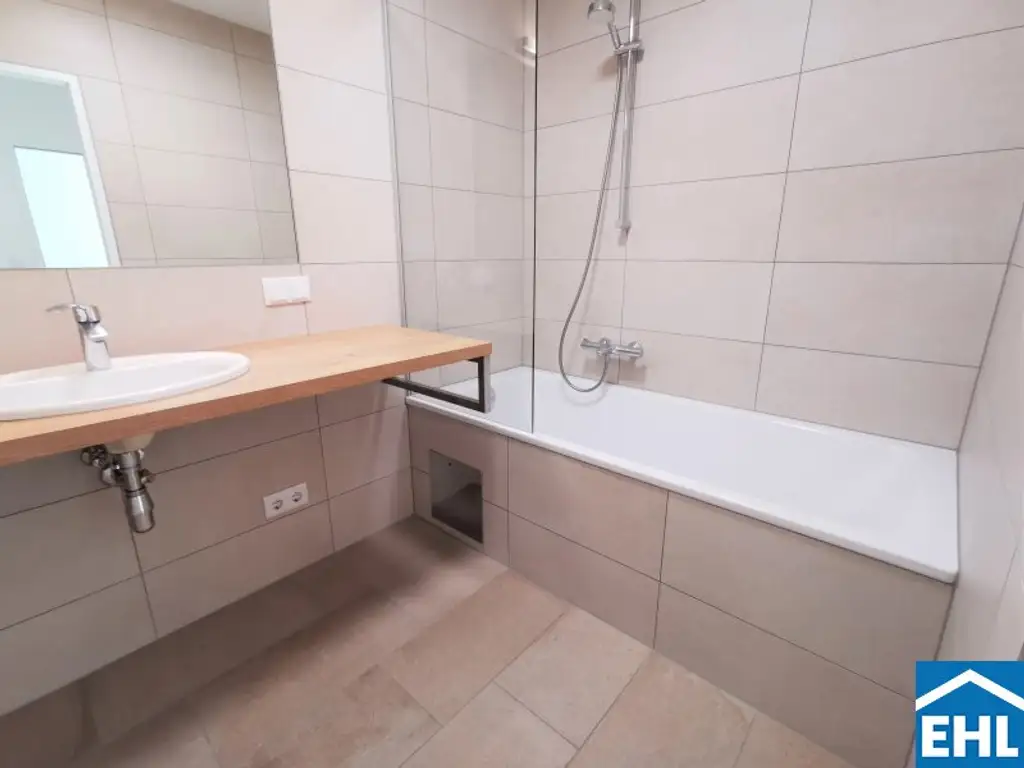 Schöne 2 Zimmer Wohnung mit Loggia in zentraler Lage