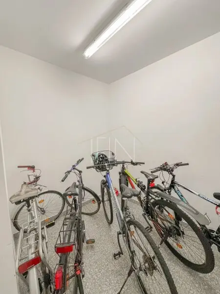 Schöne 2-Zimmer-Wohnung mit Garage in U-Bahn Nähe