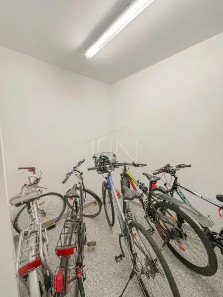 Schöne 2-Zimmer-Wohnung mit Garage in U-Bahn Nähe