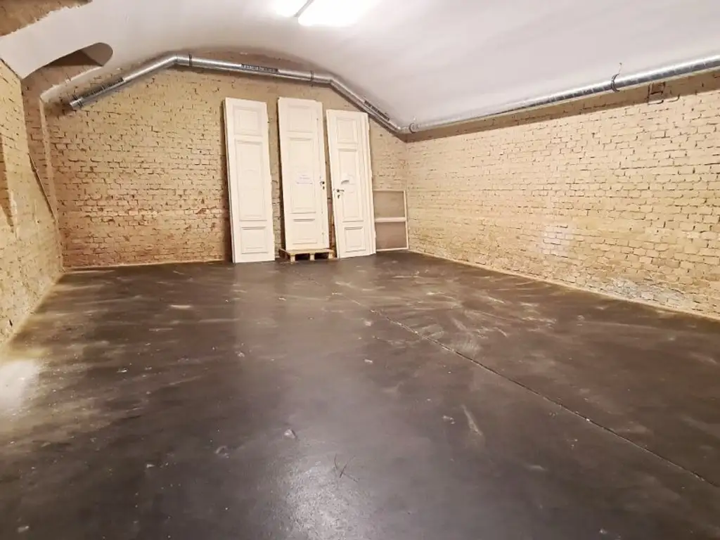 ESSLINGGASSE, BÖRSE-NÄHE, 85 m2 Lagerraum, Stromanschluss, Belüftung, Kellergeschoß ohne Aufzug