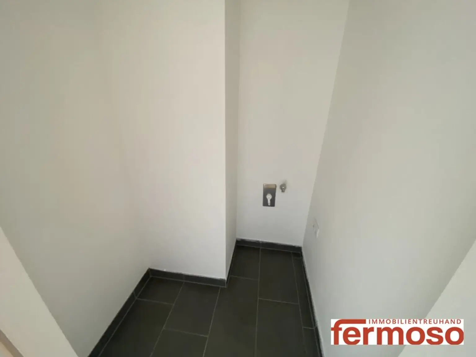 Stilvolle Dachgeschoßwohnung mit Weitblick – 1100 Wien