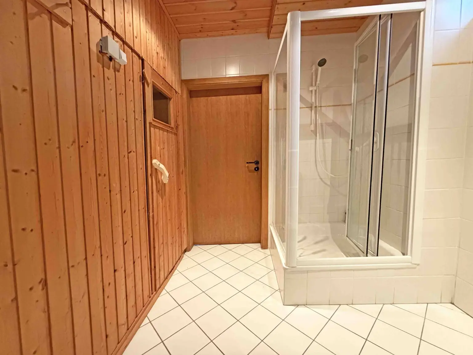 Sauna mit Dusche