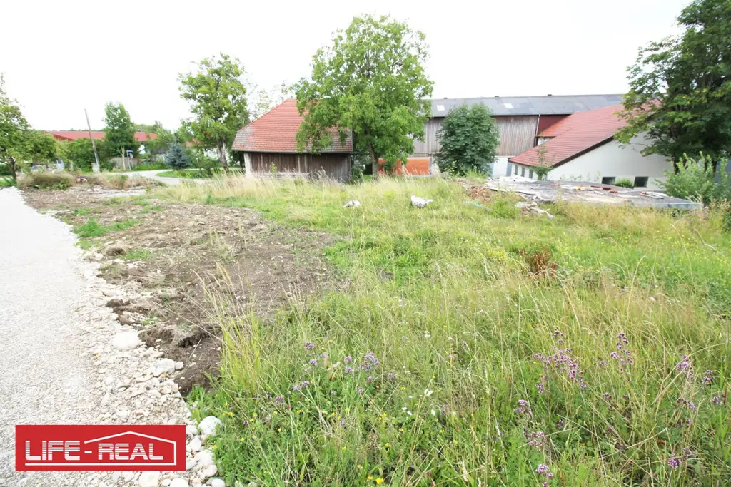 Großzügiges Baugrundstück in ruhiger Dorflage – voll erschlossen & ohne Bauzwang