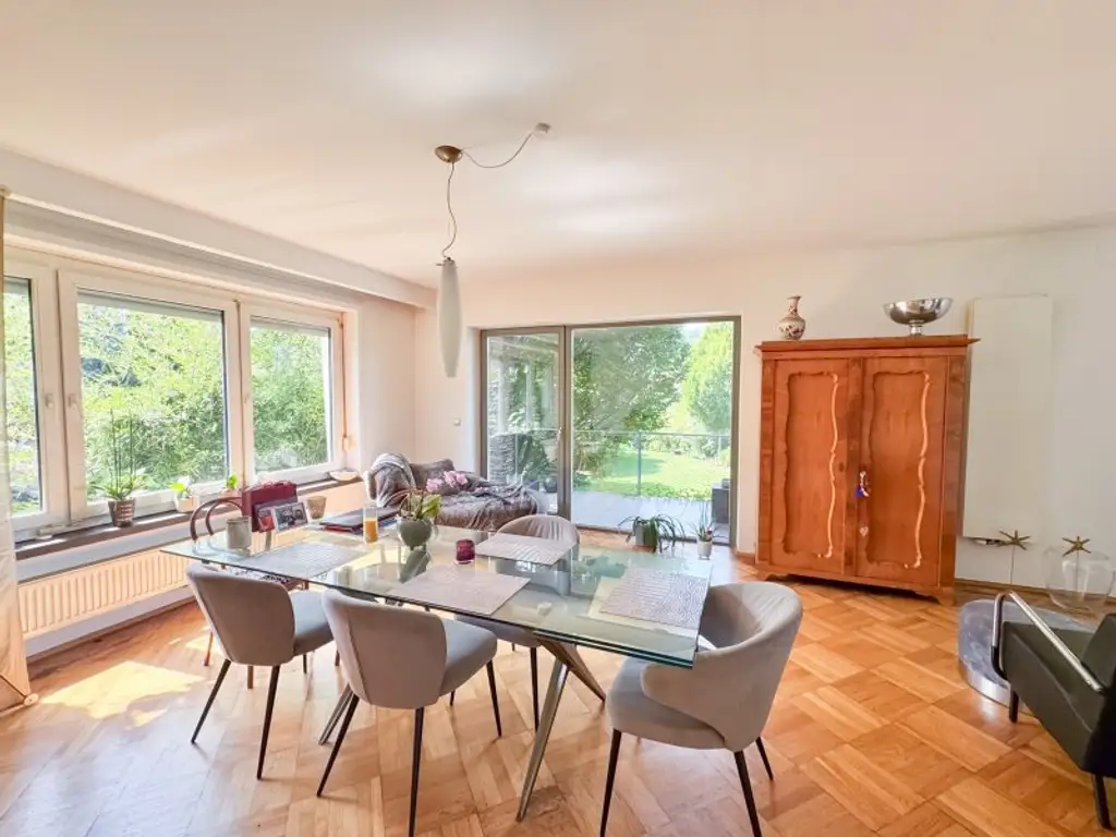 Einfamilienhaus mit Pool, Sauna & Wohnkeller auf Eigengrund in Toplage von Baden bei Wien