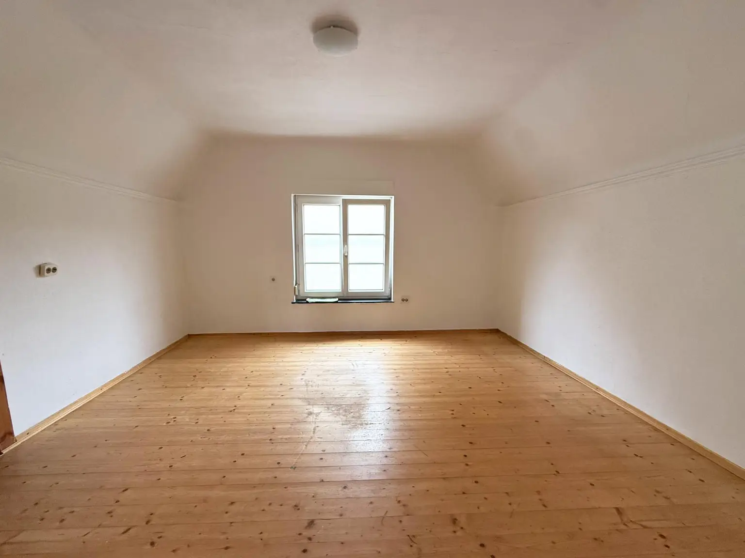 Bürgerliches Einfamilienhaus mit viel Platz, liebenswerten Garten und tollem Ausblick!