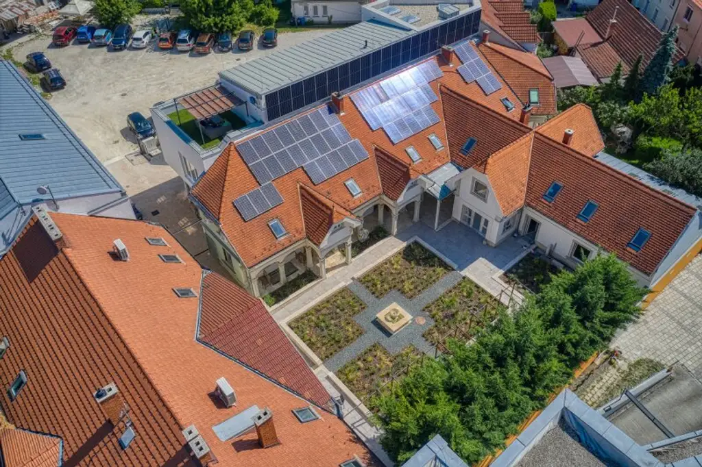 +++ Historischer Immobilienkomplex im Herzen von Sopron mit vielseitigem Entwicklungspotenzial +++