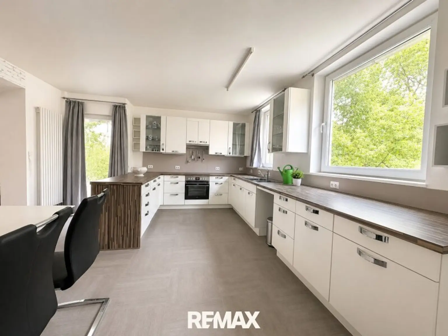 ***Mehrfamilienhaus mit Riesenpotential im Zentrum von Eisenerz***