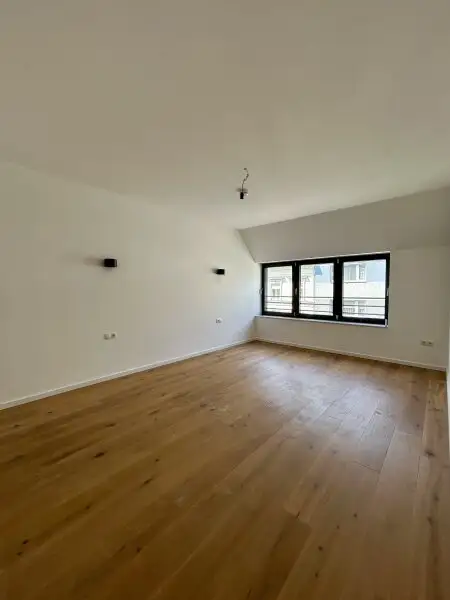 Exklusive Dachgeschosswohnung mit Grün-Blick in Top-Lage - Luxusausstattung