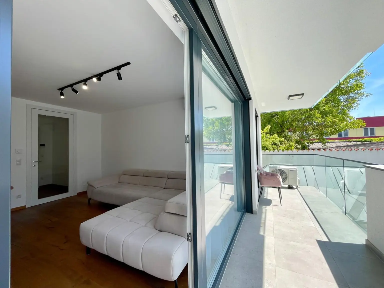 " Wohlfühlwohnung mit Balkon und Stil!"