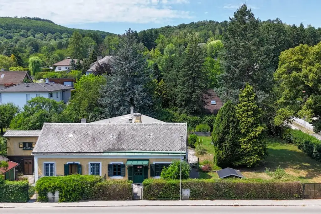 Rarität im Wienerwald! Romantisches Jahrhundertwendehäuschen mit großem Garten