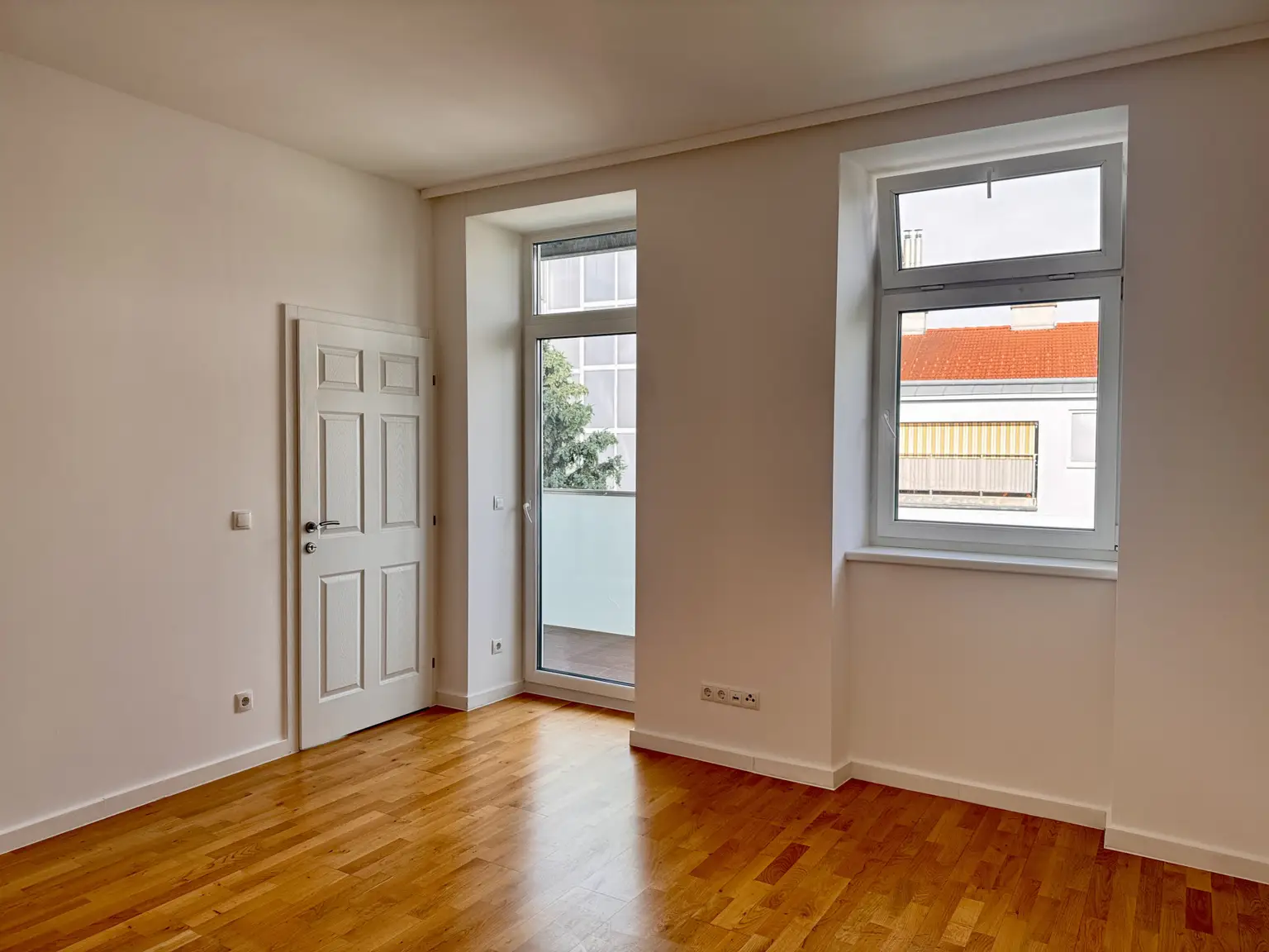 Schlazimmer mit Balkonausgang