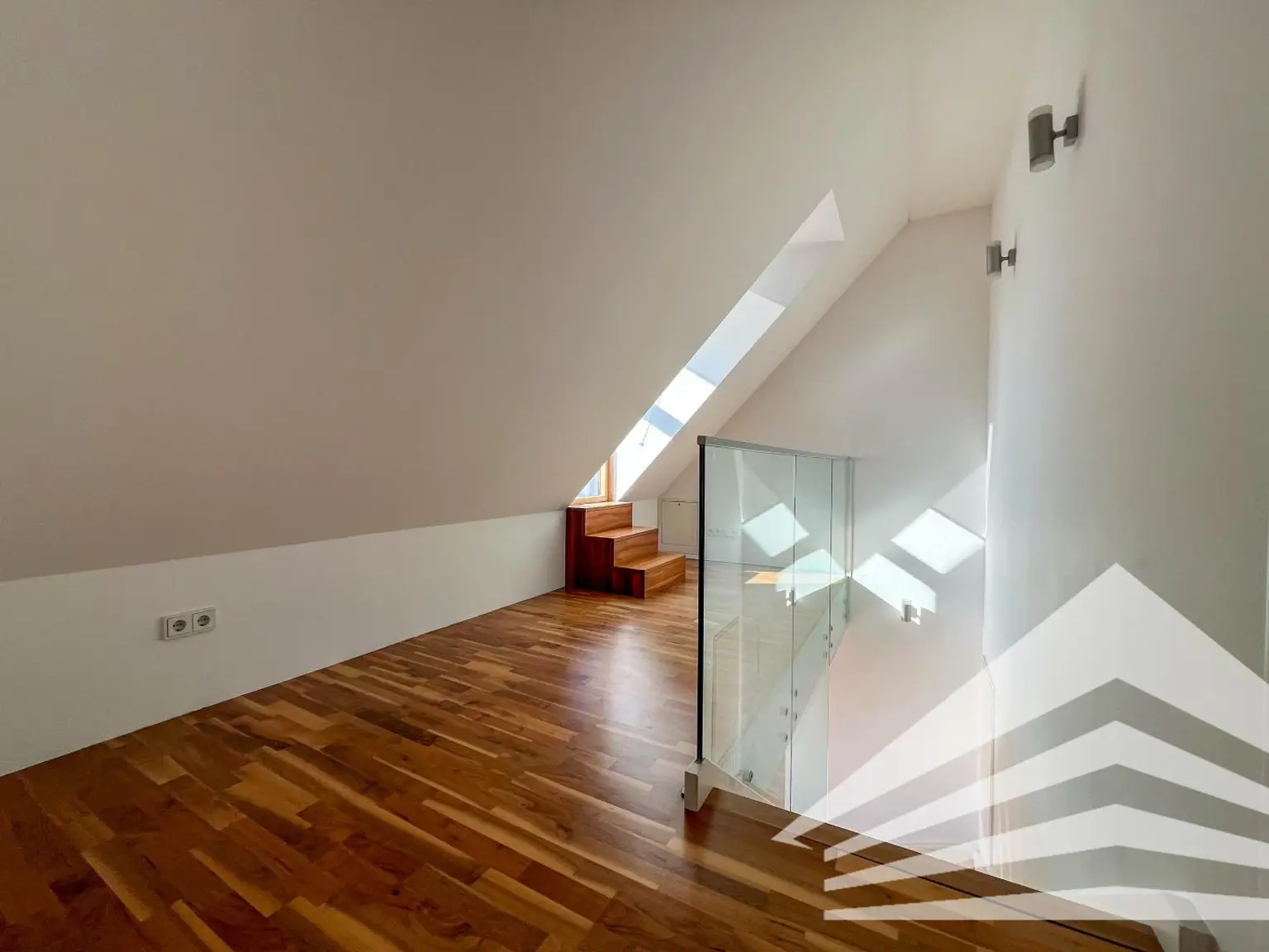 2 Zimmer Penthousewohnung mit Terrasse in Bestlage am Tummelplatz!