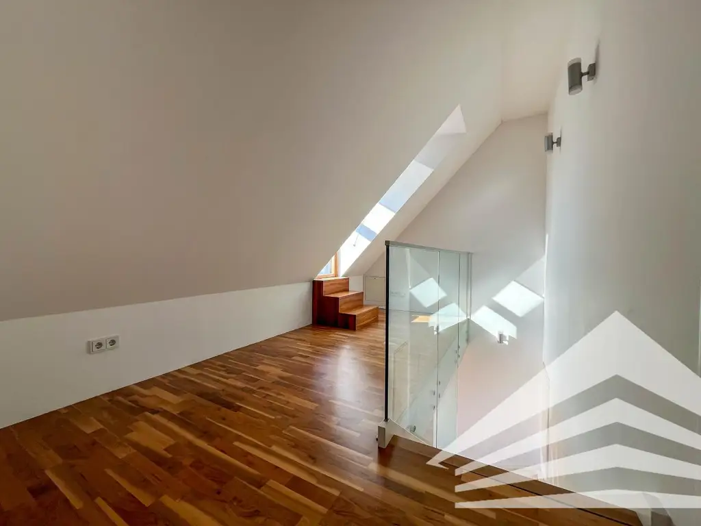2 Zimmer Penthousewohnung mit Terrasse in Bestlage am Tummelplatz!