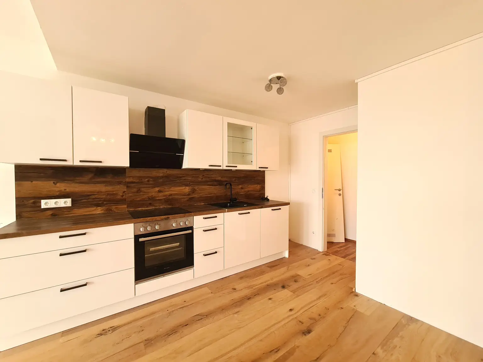 Top Maisonettenwohnung mit Dachterrasse, Garten und Carport!