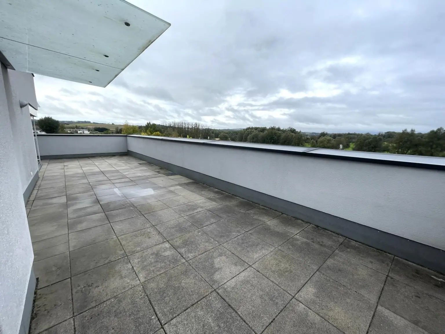 Großzügige Dachgeschosswohnung mit traumhafter Dachterrasse