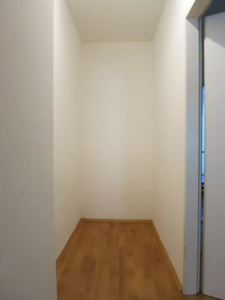 GROSSRAUMGARCONNIERE mit 2 BÄDERN zur unbefristeten Anmietung