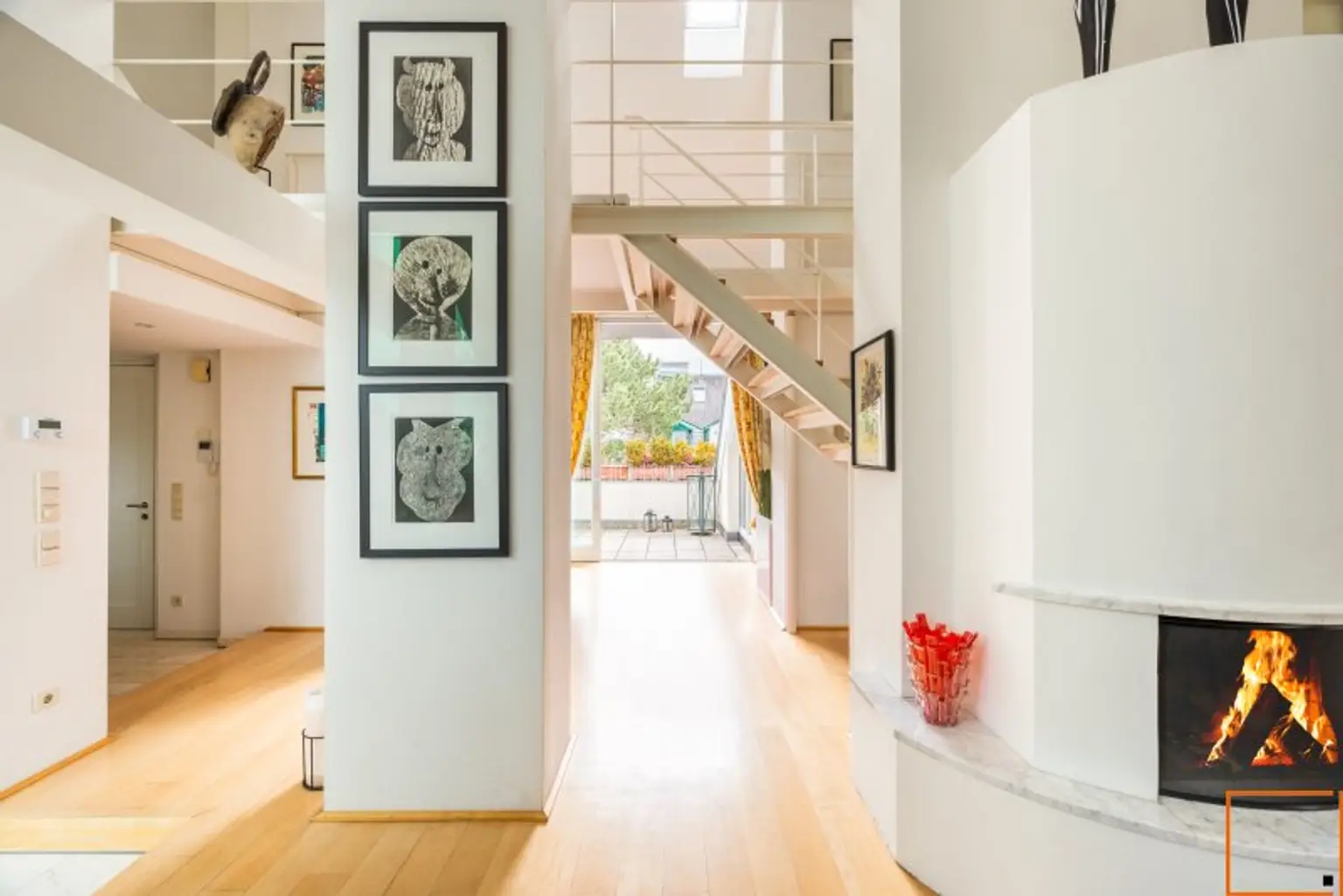 Luftiges Familien-Penthouse mit Ateliercharakter, großen Terrassen und Grünblick