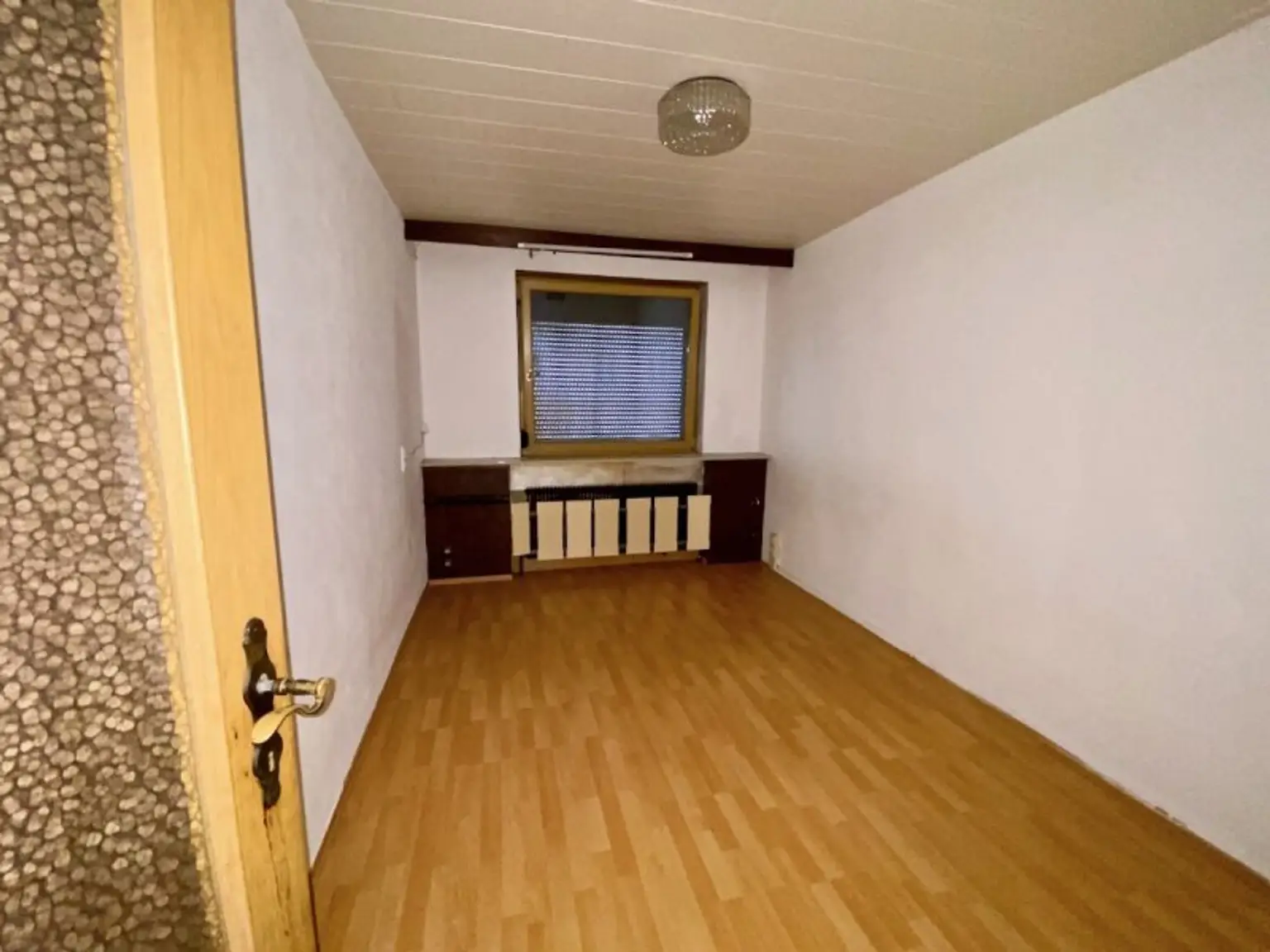 4 ZIMMER-Wohnung zu SANIEREN mit HOFSEITIGER LOGGIA