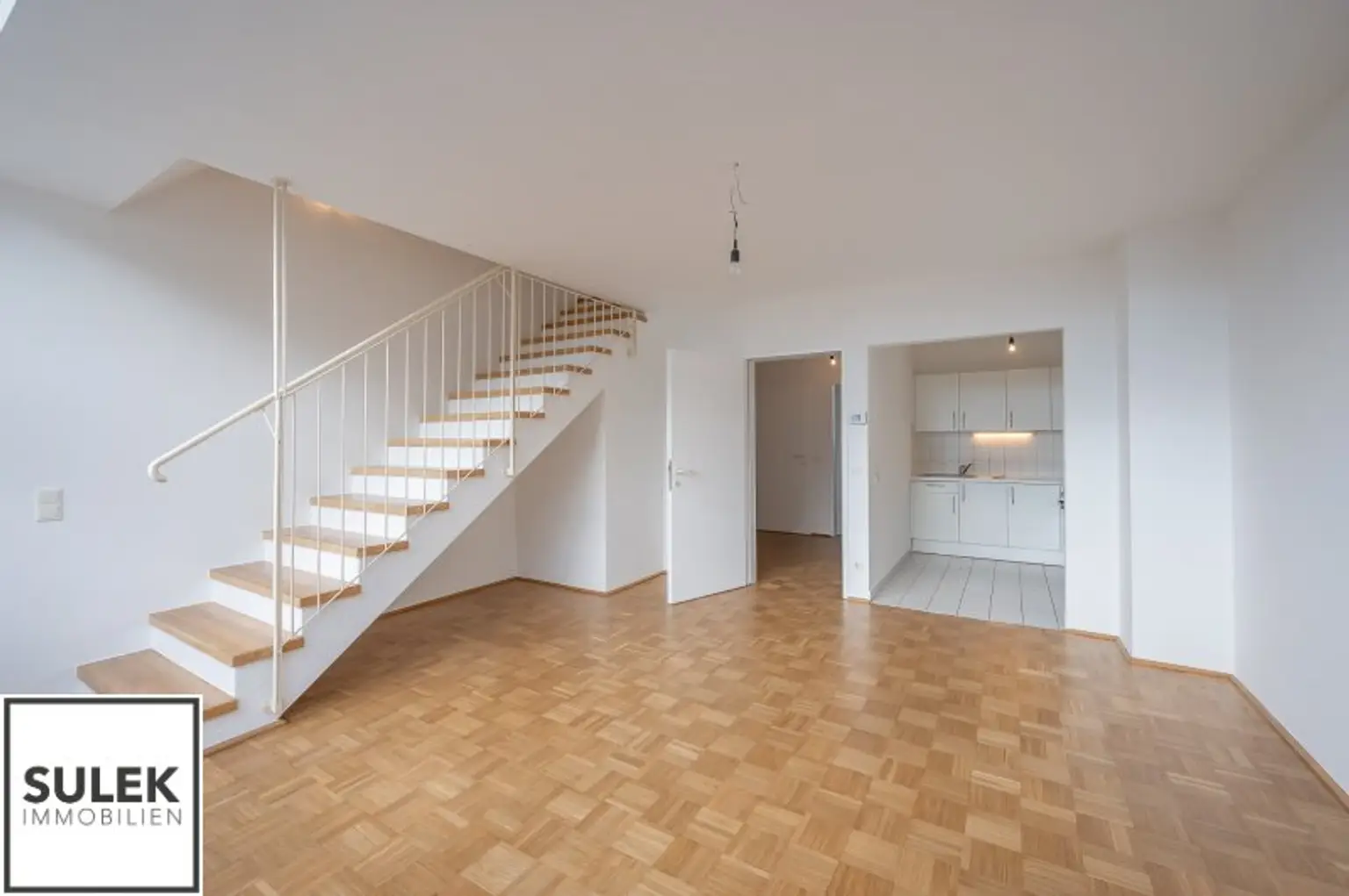 ** ab sofort; einzigartige 3 Zimmer Maisonette Dachgeschoss Wohnung // Nähe Johann-Nepomuk-Vogl-Platz // Währing **