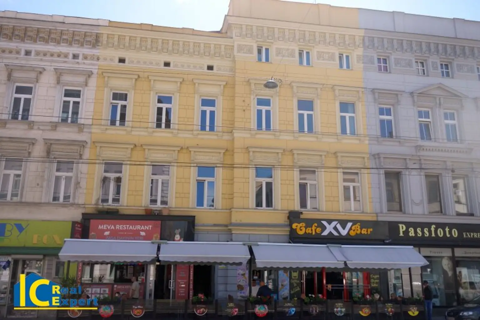 Schönes Gründerzeithaus mit gegliederter Fassade