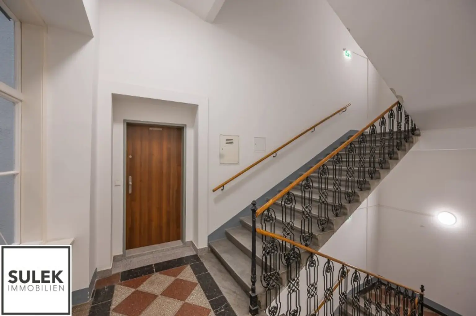 Wohnen direkt bei der Votivkirche: großzügige 2-Zi.-Wohnung (getrennt begehbare Zimmer + Küche)