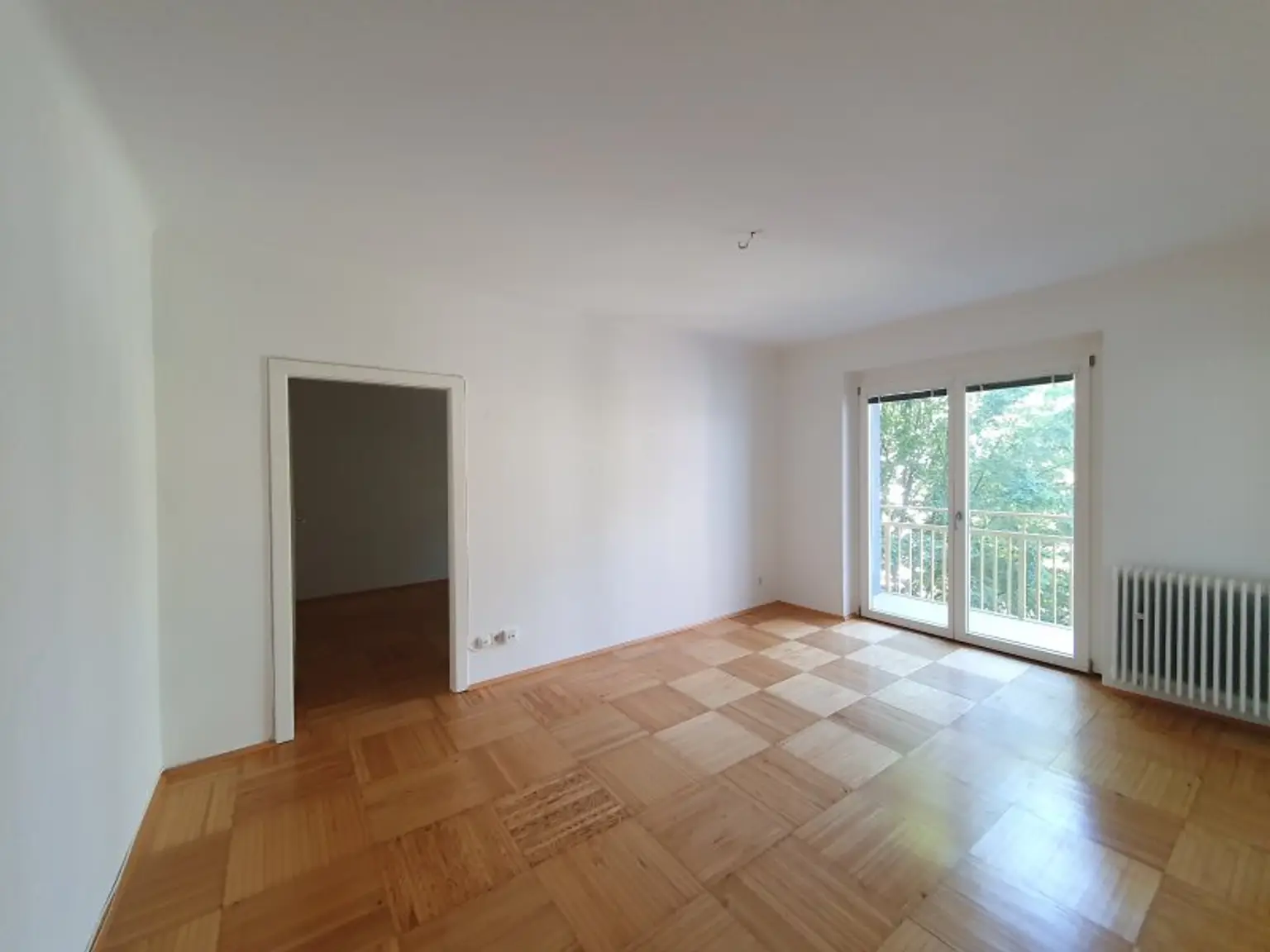 Westseitige Balkonwohnung mit toller Raumanordnung in Hofruhelage