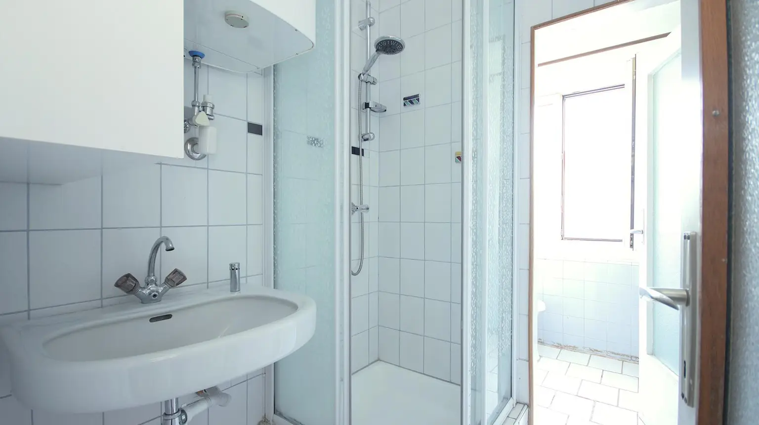 Badezimmer mit Dusche